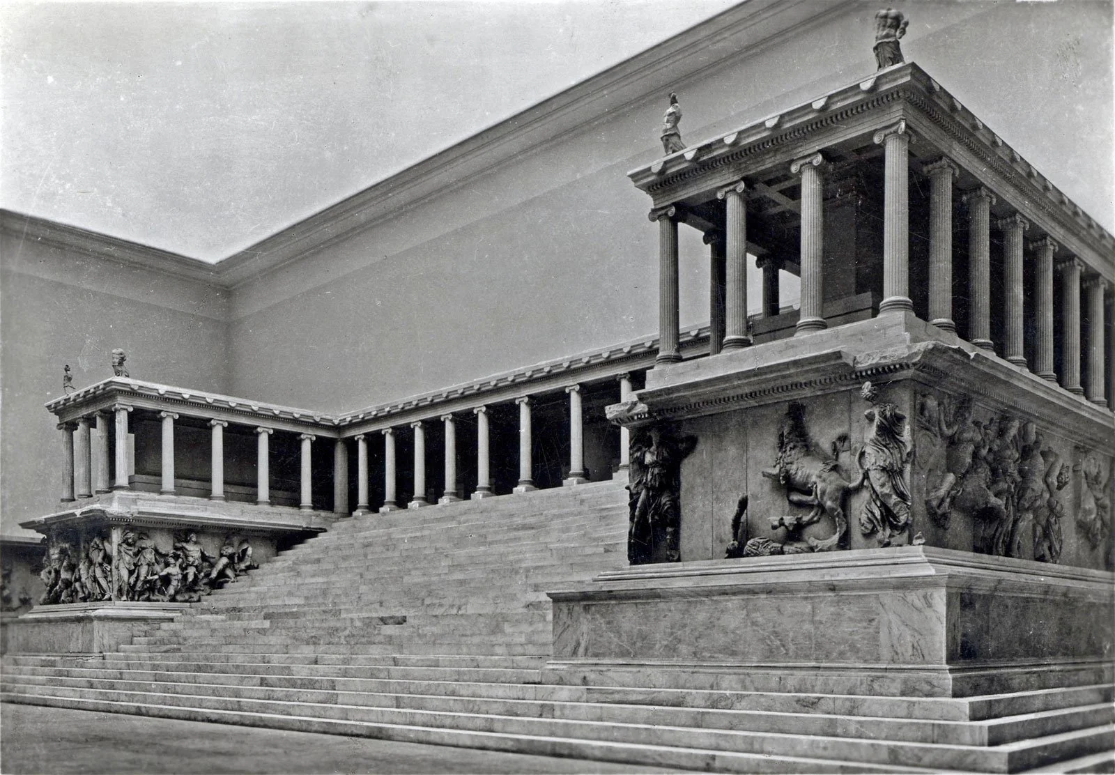 Black-and-white view of the reconstructed Pergamon Altar with monumental stairs and sculpted friezes.