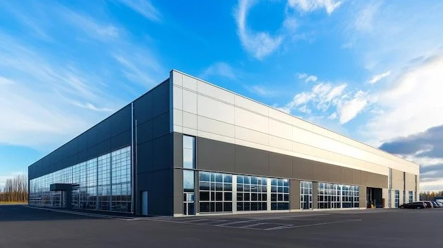 [freepicdownloader.com]-contemporary-warehouse-car-service-facility-with-parking-clear-blue-sky-logistics-hub-normal.jpg