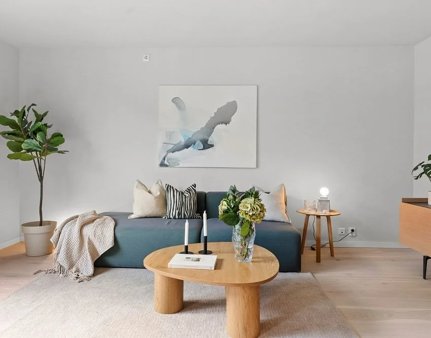 Fortsatt godt trykk i boligmarkedet 🙌🏼 Denne boligen og mange flere vi har stylet i det siste har g&aring;tt etter f&oslash;rste visningsrunde 🤍

Megler @kristoffer.mjaatveit 
Foto @walsowork 

#boligstyling #interi&oslash;rdesign #design #styling