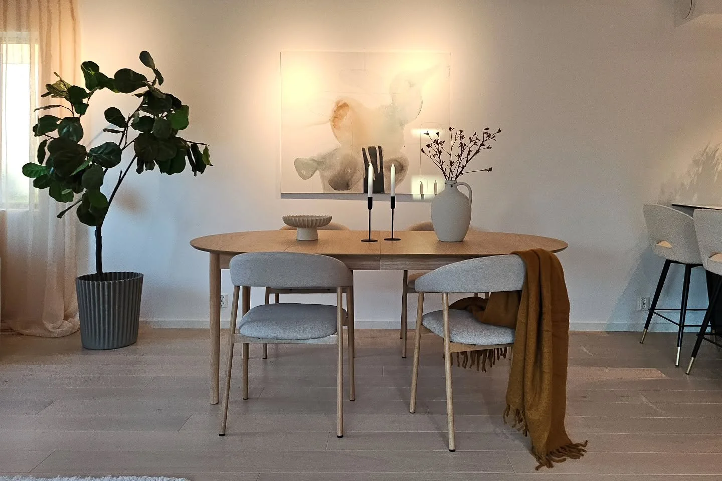 S&oslash;ndag betyr snart en ny uke. En ny uke med spennende nye prosjekter. 
Denne boligen debuterer p&aring; finn i dag. En fullstyling av bolig i Dr&oslash;bak i deilige h&oslash;stfarger🍂
#boligforsalg #boligstylist #stylist #styling #stylingdr&