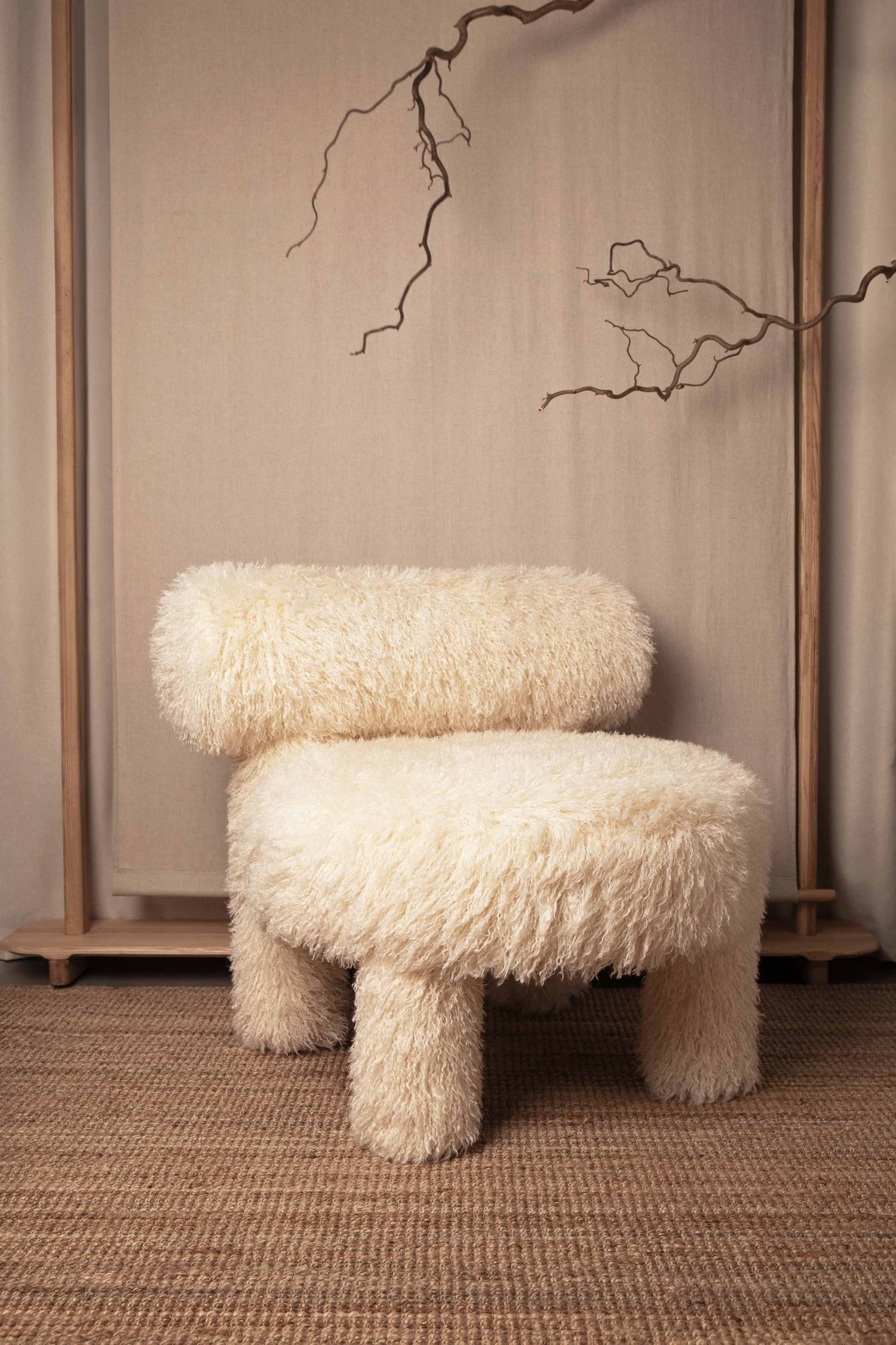 Fluffy-Low-Chair-Gropius-CS1_in-Azur-Cotonneux-Faux-Fur--(9).jpg