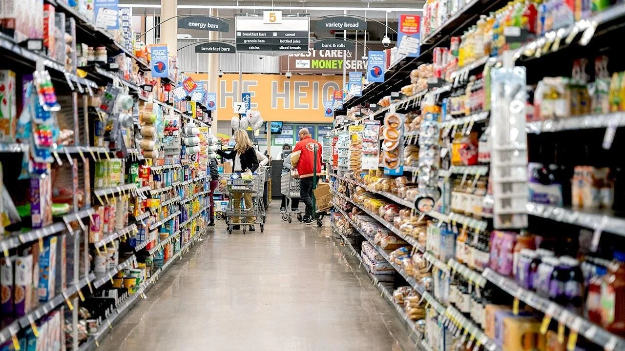 Grocery store @Kroger has dropped prices, beating @Walmart, @AldiUSA, and @Albertsons in a store-brand price war. Its 15-item basket of grocery essentials now costs $30, the lowest of the group.

Src. https://www.foxbusiness.com/lifestyle/major-groce