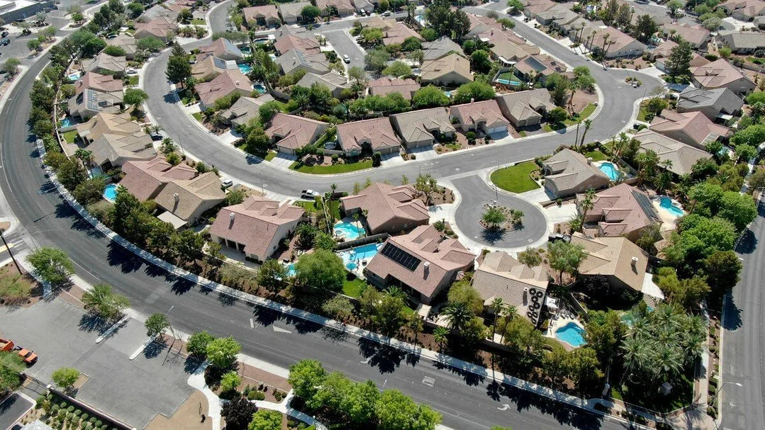 Las Vegas Valley rent prices are falling, according to a new report. One-bedroom apartments declined year-over-year in every submarket tracked, with the sharpest drops in Winchester (18.8%) and North Las Vegas (14.5%). Increased apartment supply is a