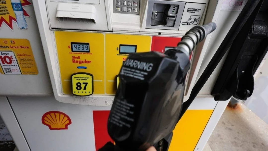 Gas fell in 48 states. The U.S. average dropped 14 cents to $4.30. Nevada is the exception, with gas rising to $5.40 (up 20 cents) because California refinery failures cut the supply it depends on.
Src. https://www.8newsnow.com/news/local-news/gas-pr