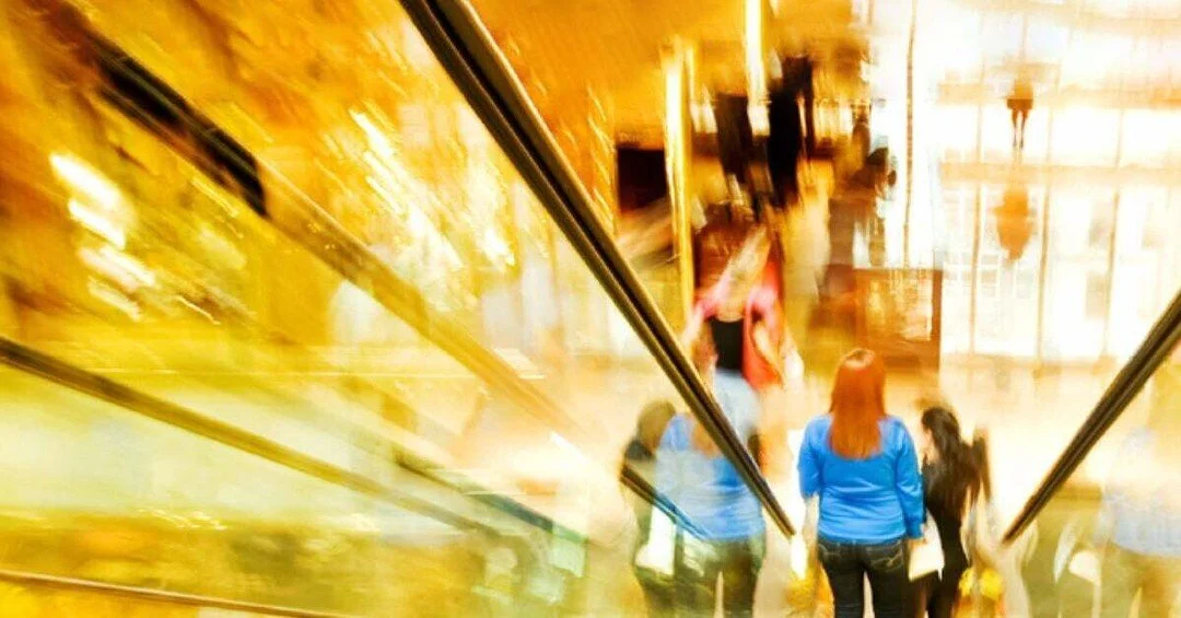 Consumer confidence jumped in October as gas prices eased. The Conference Board&rsquo;s index rose 7.5 points to 91.7. In Nevada, lower fuel costs help residents and visitors, supporting spending on travel, entertainment, and local businesses.
Src. h