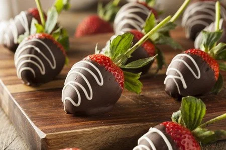 Valentines Day Recipes: Chocolate Covered Strawberries