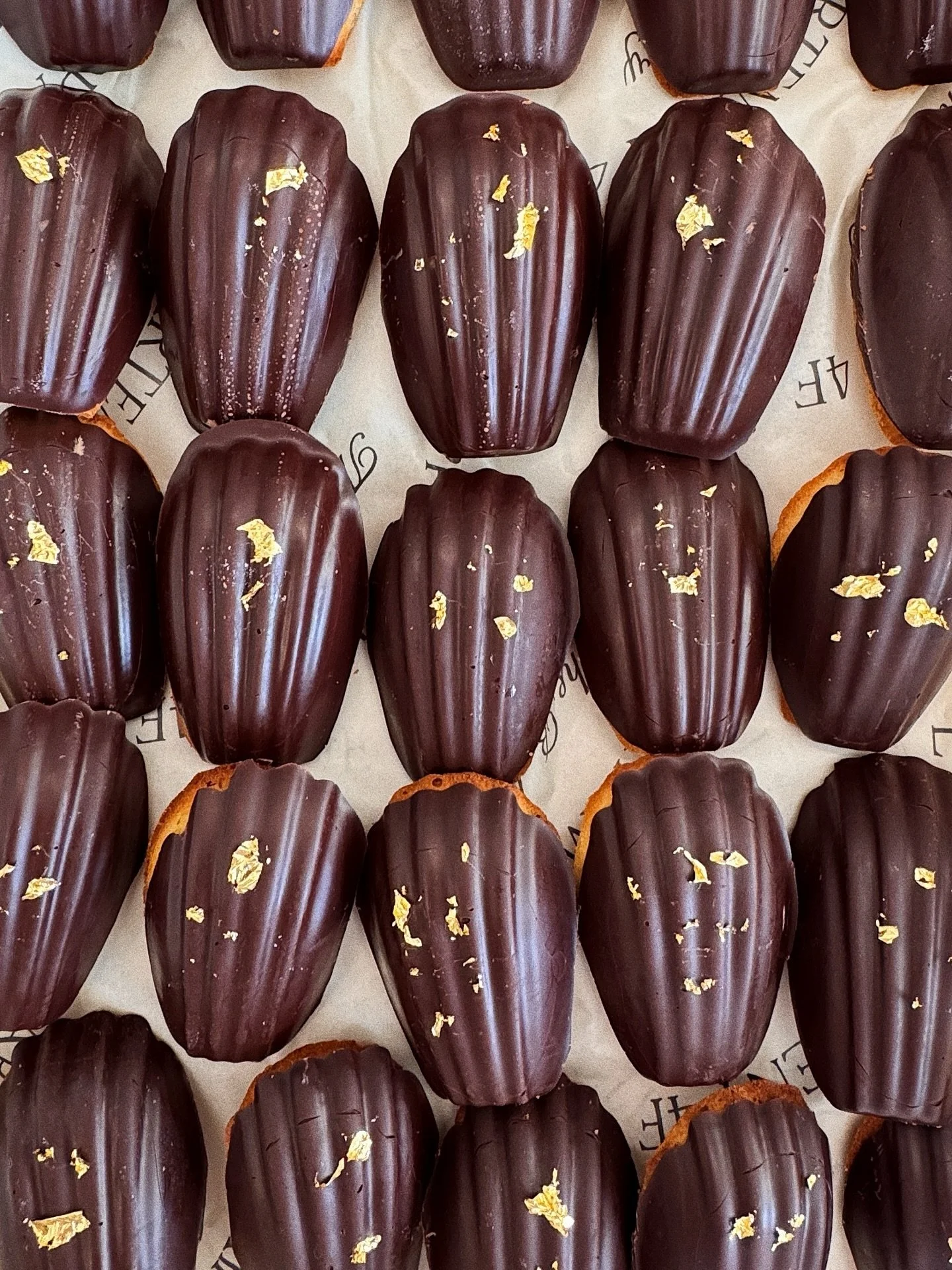 Dark chocolate madeleines with edible gold foil &amp; house-made mocha, made with Single origin Ecuadorian chocolate will be available in the West Village tomorrow to celebrate @eadem.co  newest Le Chouchou launch. 

The first 200 customers will rece