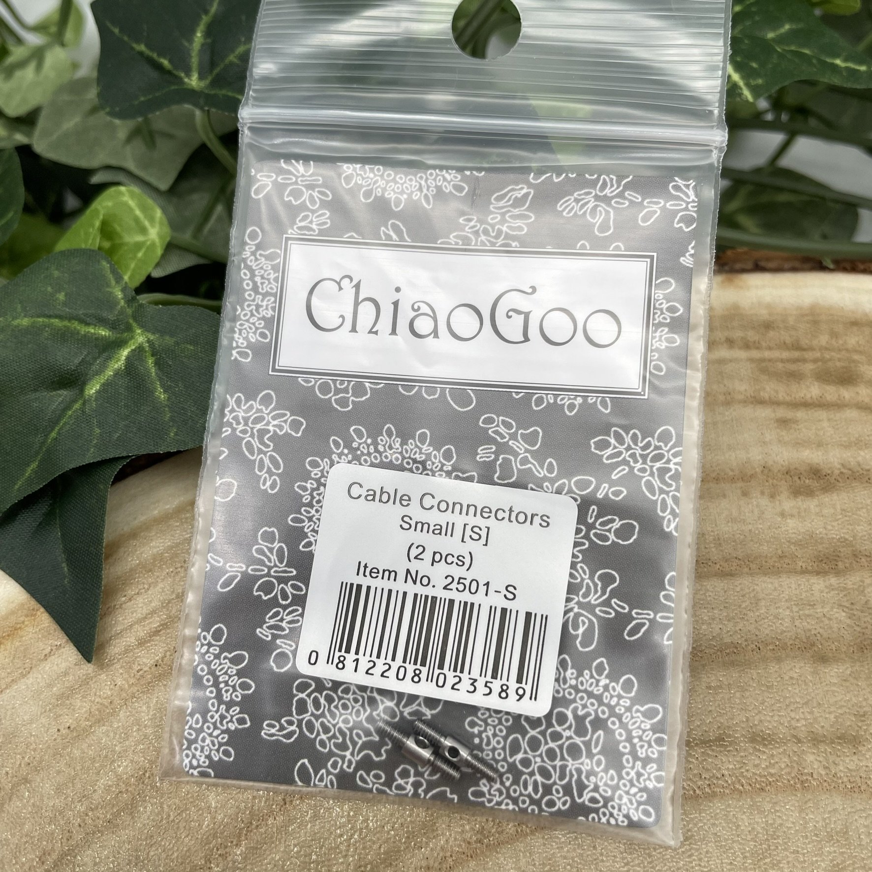 ChiaoGoo small cable connector (2 pcs) for joining small knitting cables for seamless knitting projects.