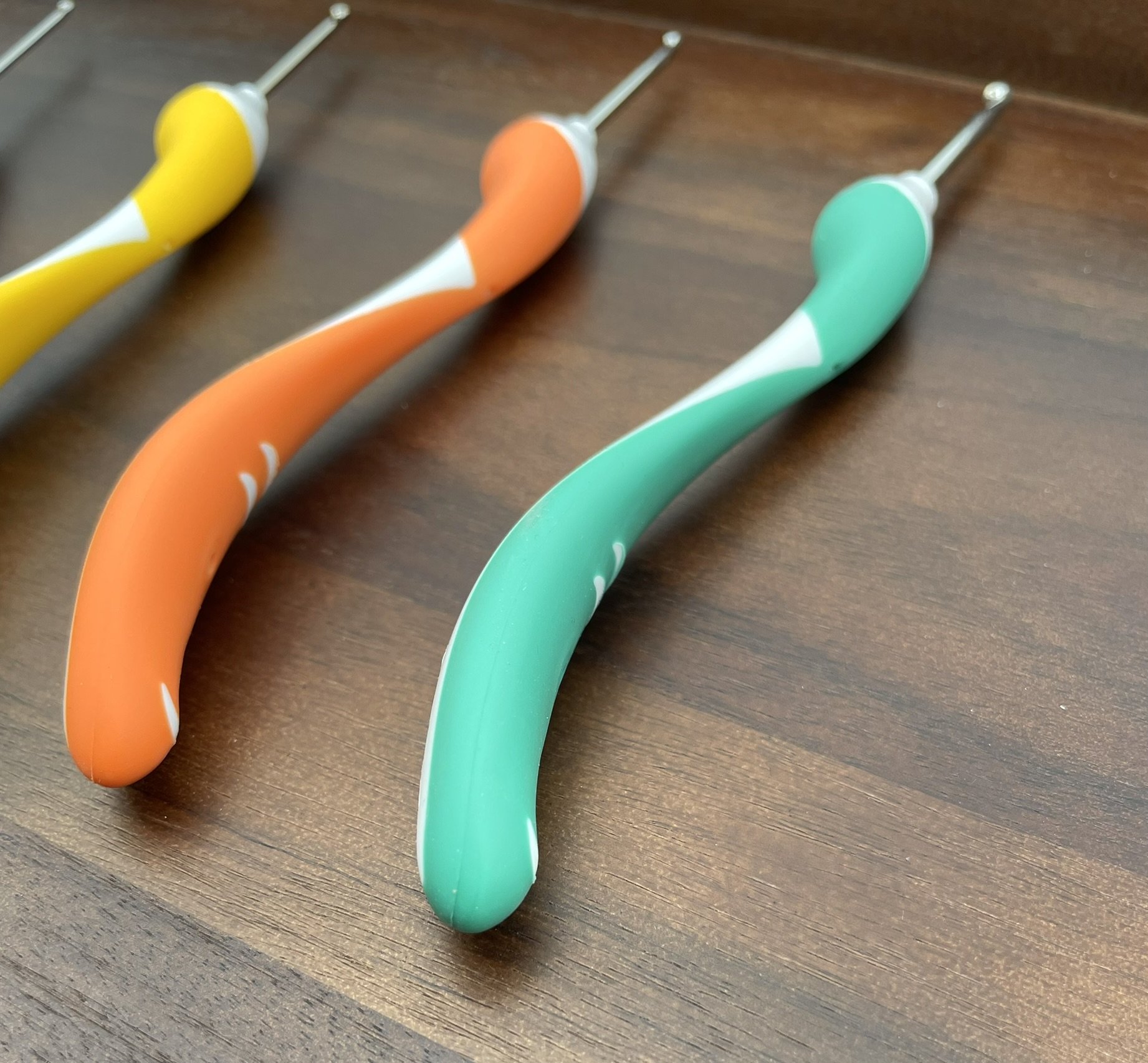 Addi Swing Ergonomic Crochet Hook 3.50mm - Color-Coded, Aluminium Tip For Comfort