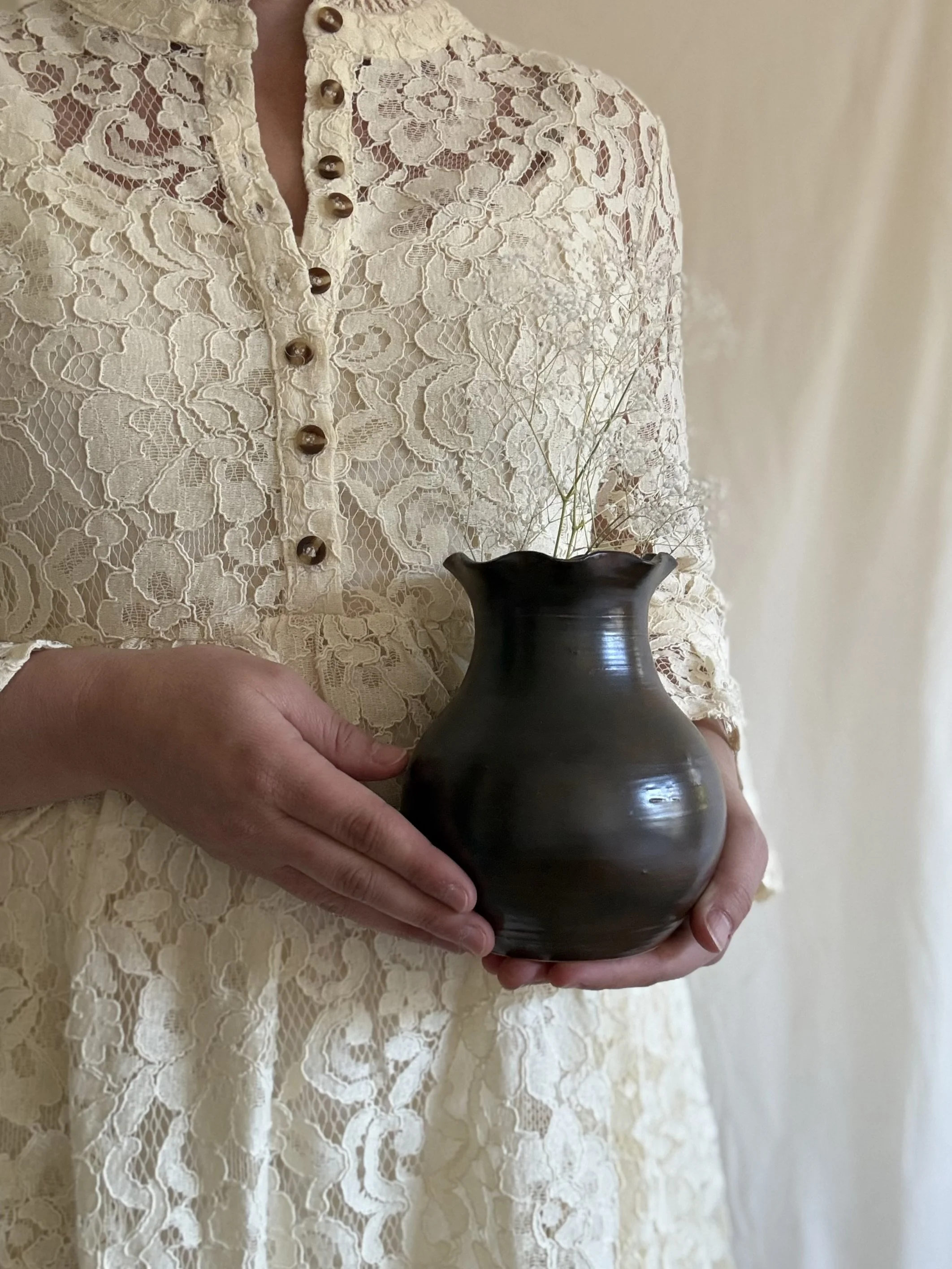 How to Style Decorative Vases Like an Interior Designer