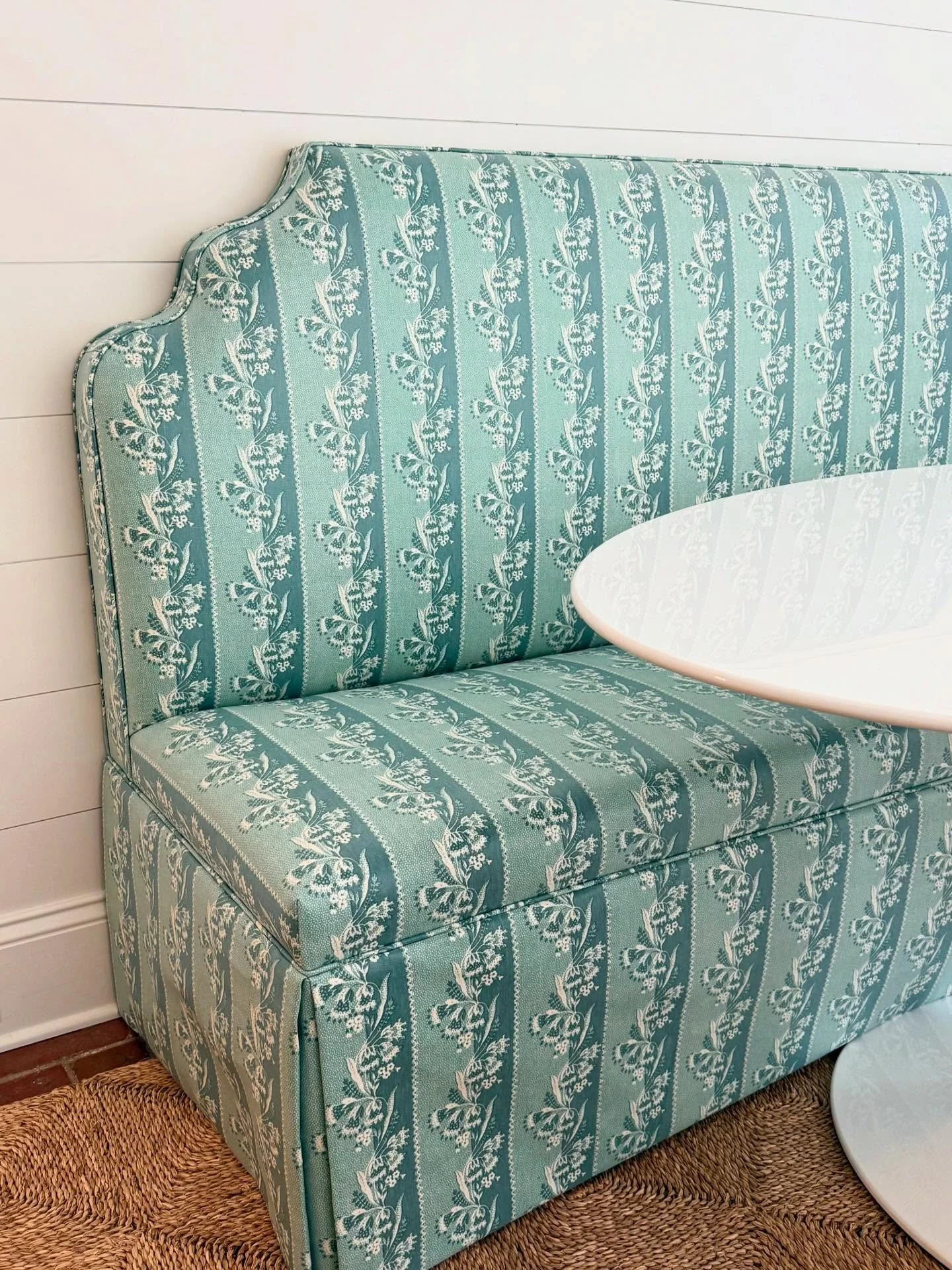 A Friday sneak peek 🫣 at a custom banquette we had made for our Atlanta project&rsquo;s sunroom/ kitchen eat in area! Wanna know the best part&hellip;. It&rsquo;s laminated!!!! Totally wipeable. Three kids&hellip; not problem! 😉