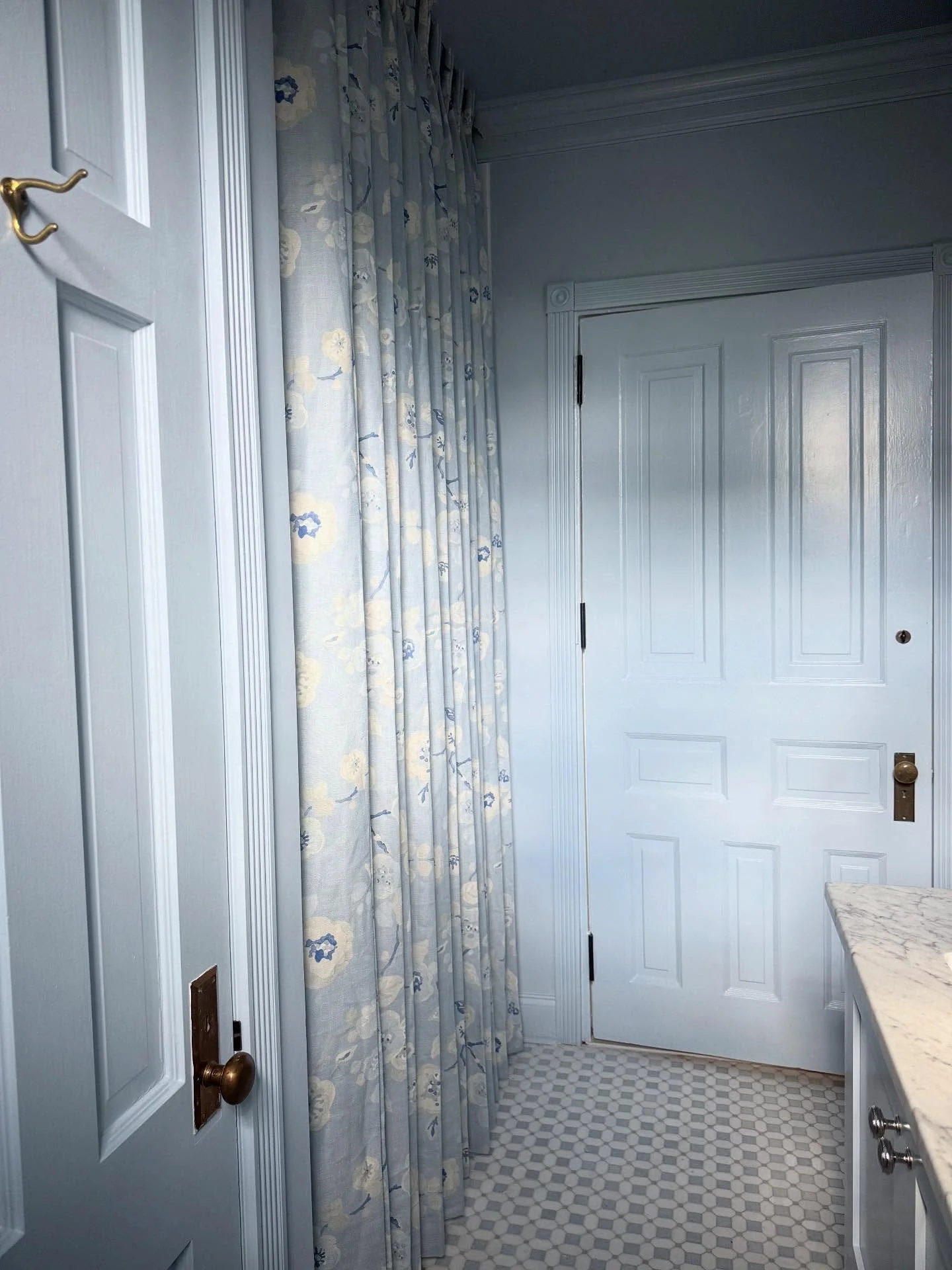 A small snapshot of just this week- mini installs, workroom sneak peeks, presentations and a whole lot more! There some some PRETTY spaces coming together and this is just the tip of the iceberg 🥰