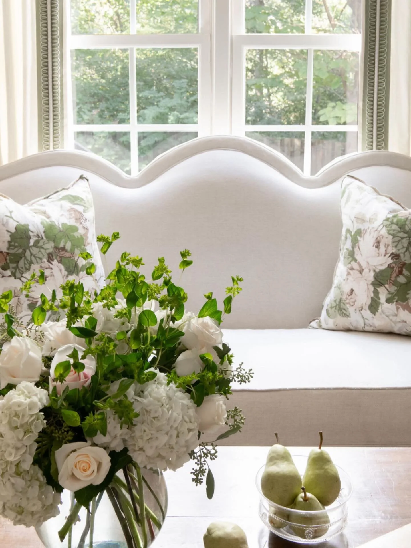 Give me a scallop detail any day of the week. I designed this sofa with one of our venders and it&rsquo;s the 🍒 on top within this space!