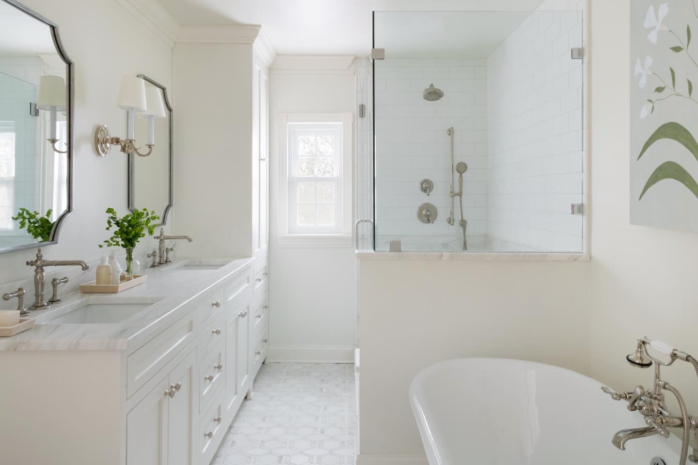One more before and after to cap off the work week. Scroll all the way to the end to see where we started in this primary bathroom captured by @allisonelefantephoto interiors by @katiesharptondesign