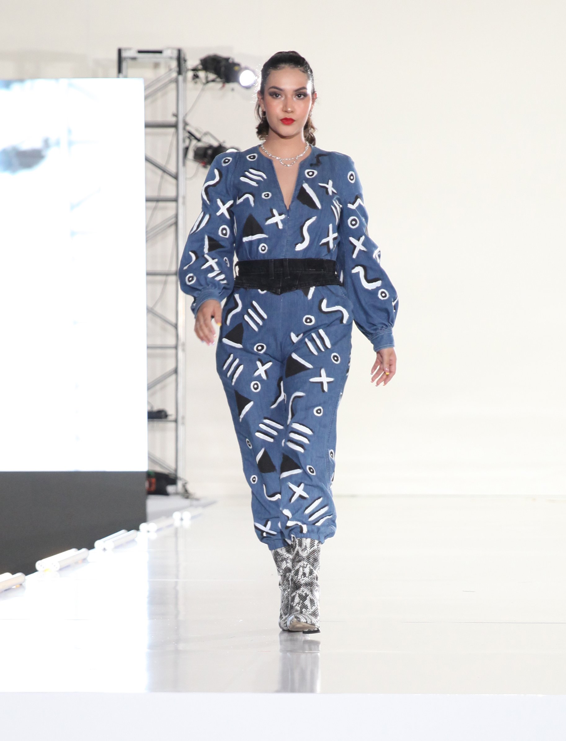 “Perfect Chaos”
Created for Los Angeles Fashion Week 2022, this 1980s-inspired jumpsuit is hand-painted with bold, geometric shapes. The design explores the idea that within disorder lies beauty, transforming chaos into a striking visual statement.