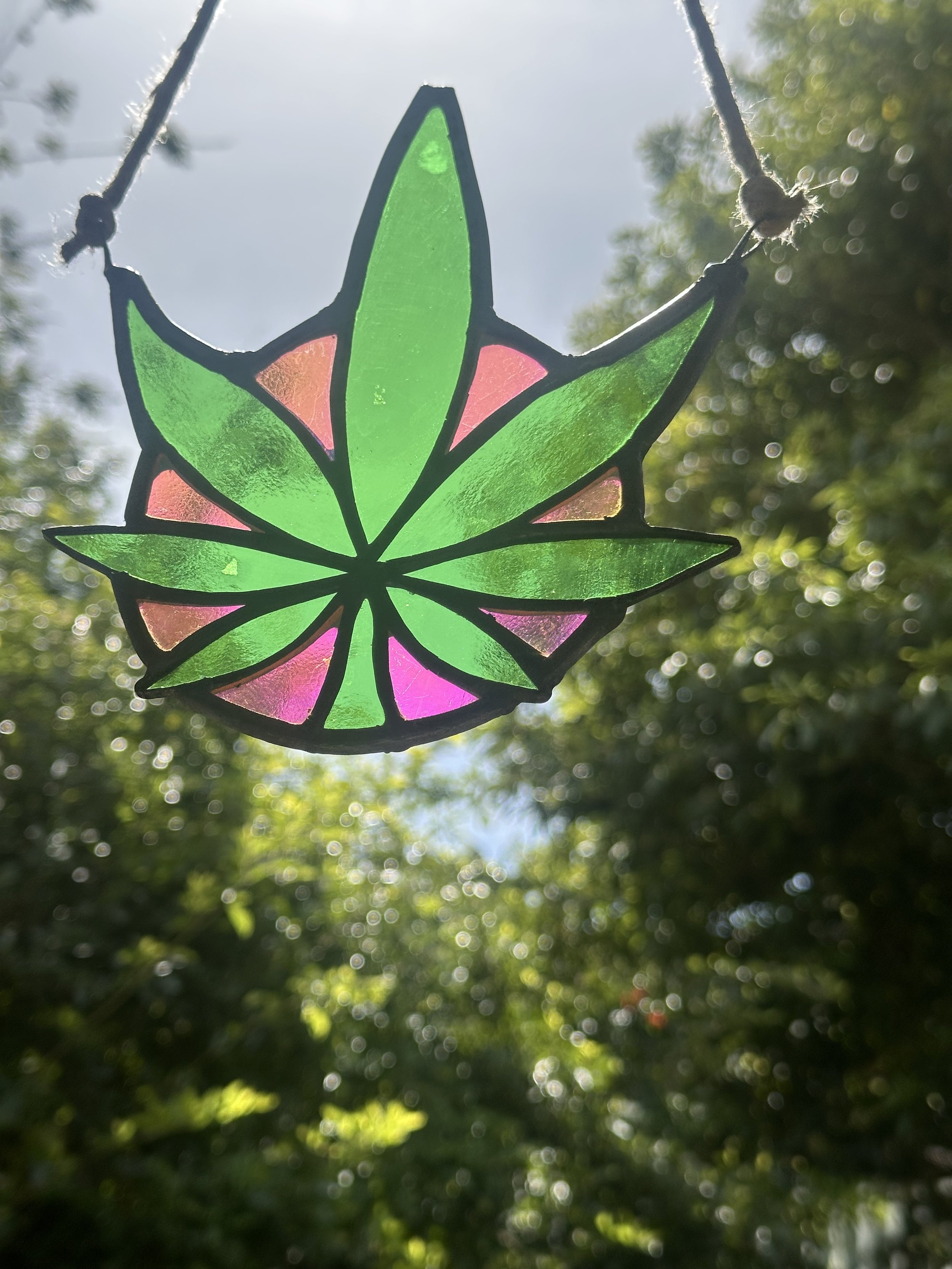 Weed leaf suncatcher