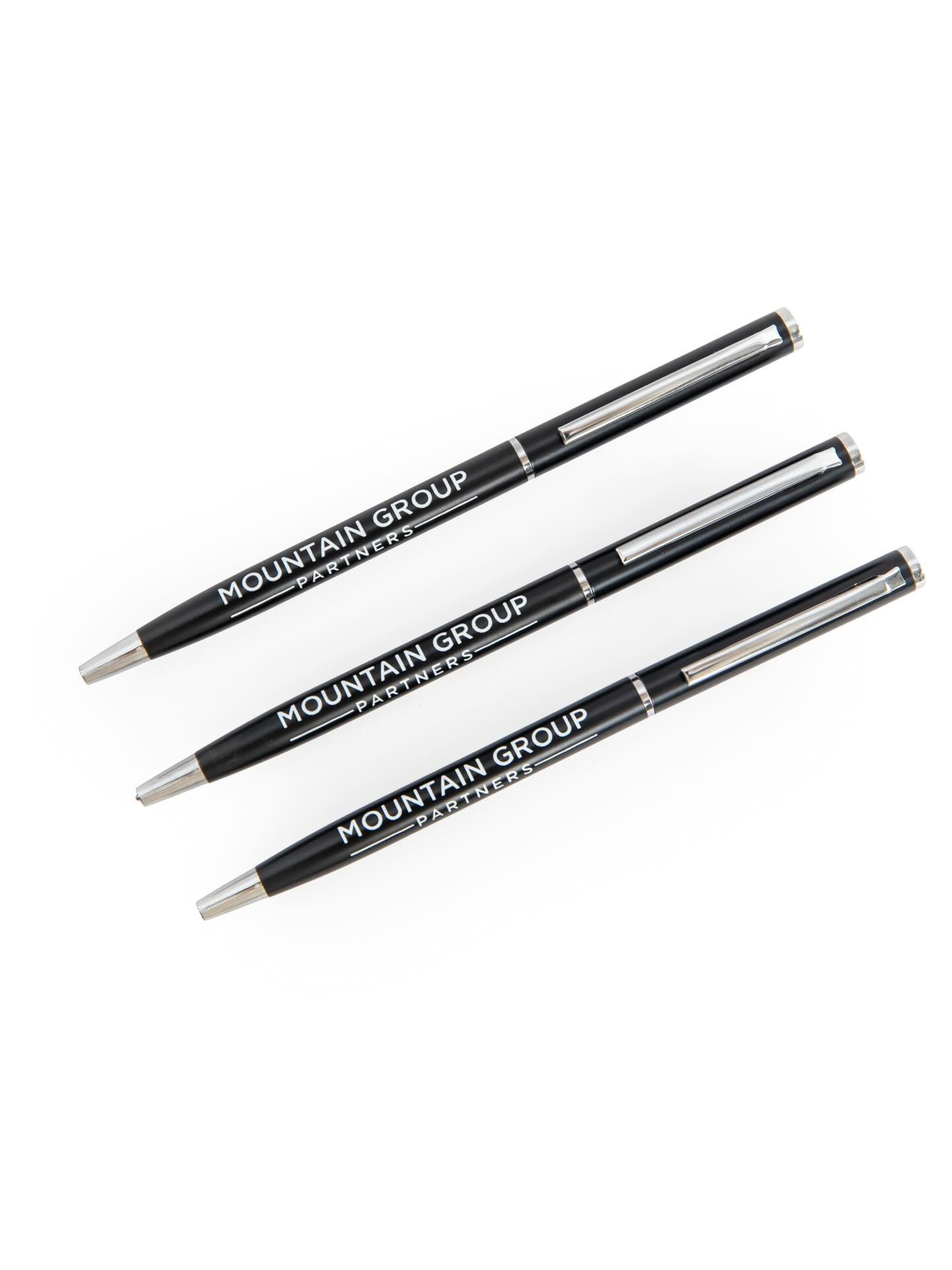 An iconic pen to showcase your brand 🖊️

These slim metal pens are the perfect premium option if you&rsquo;re looking to stock up on office essentials this year!

📸: @jessica_amerson