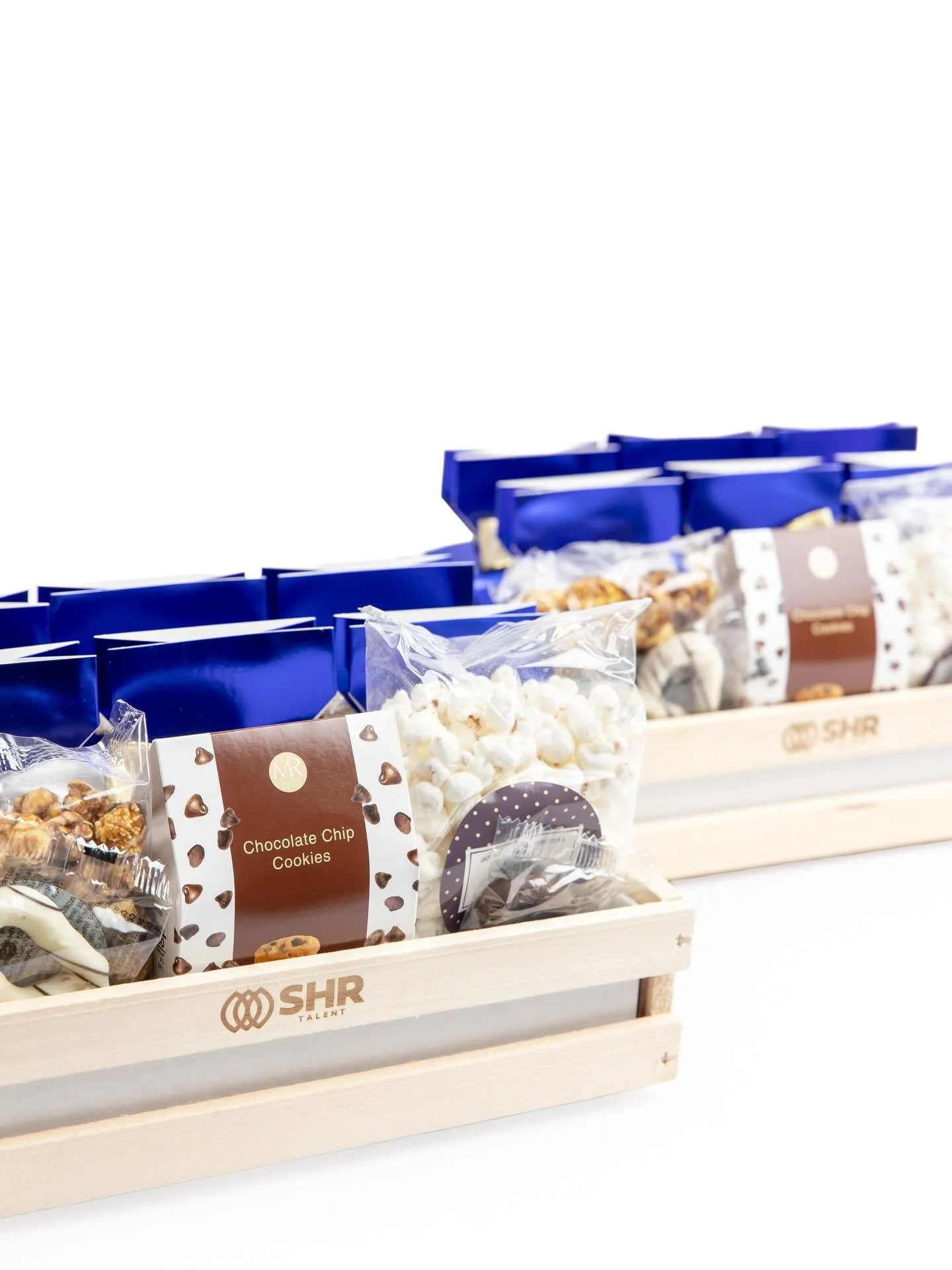 A great gift for the whole office 🍿🍪🍫

These personalized snack crates are full of delicious treats that are perfect for sharing!

📸: @jessica_amerson