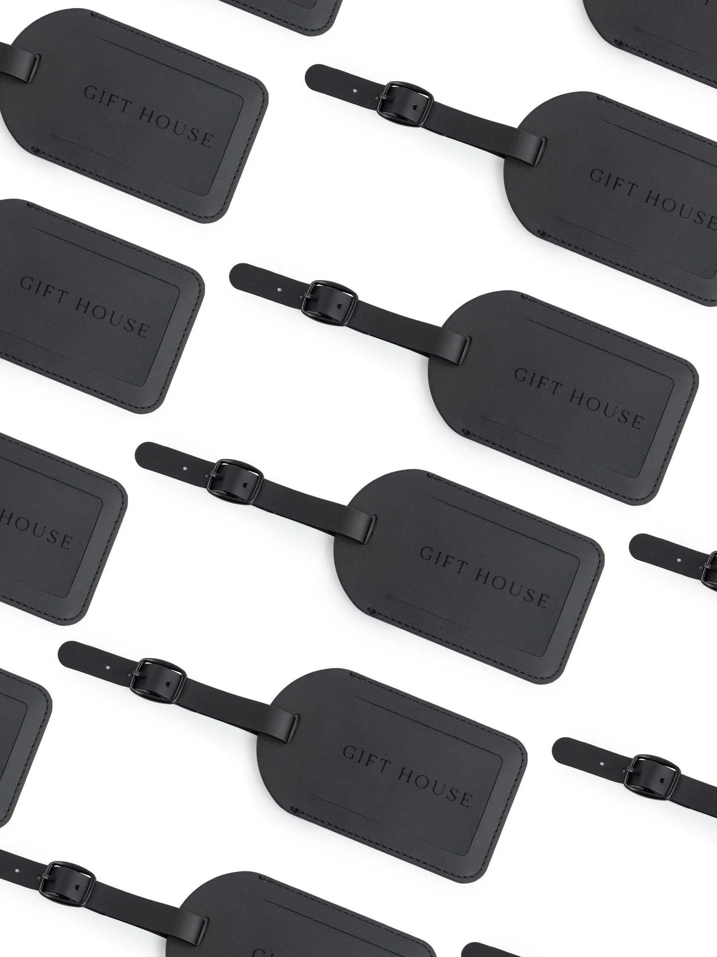 Getting our team geared up for an exciting year ✈️

These sleek luggage tags include built in Apple Find My compatibility so you don&rsquo;t have to worry about your bags on a busy travel day!

📸: @jessica_amerson