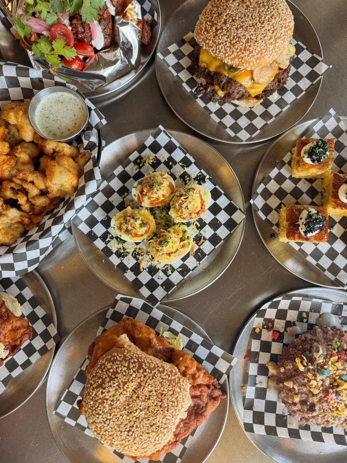 Starting to feel like fall out there! Open at 3pm today for all your comfort food needs ✨