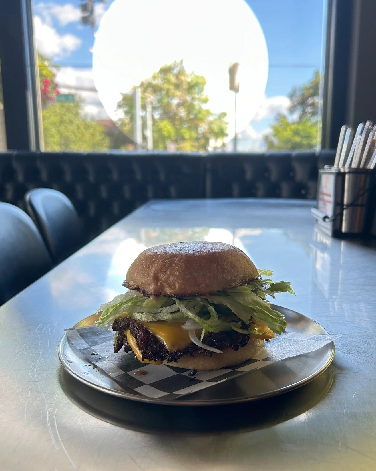 Have you ever seen something as beautiful as this? 

Some smushed up beef with cheese, house pickles, onion, lettuce, and our Pinny sauce

I daresay it's perfect