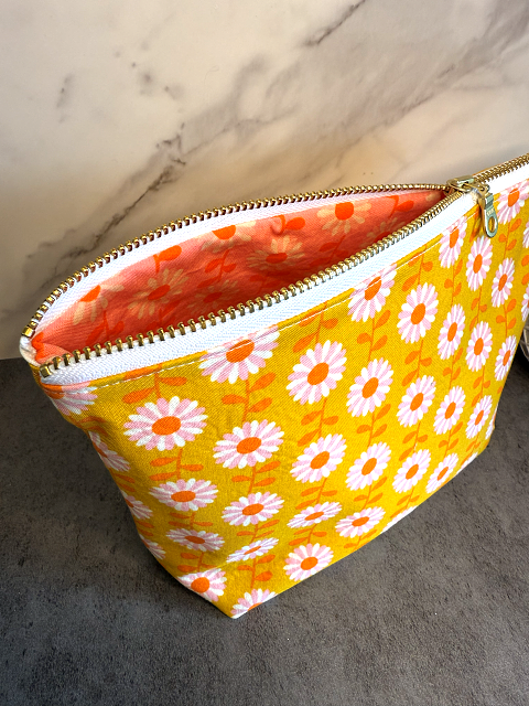 Gold Daisy 9 in 2.png