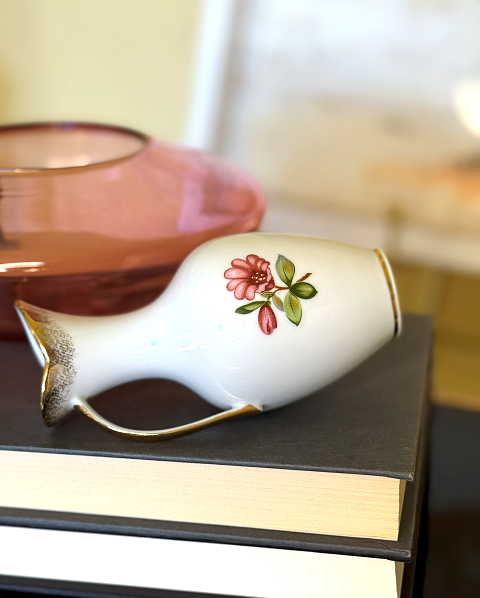 Porcelain Bud Vase 5.png