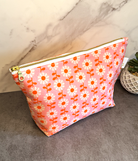 Pink Daisy 9 in 4.png