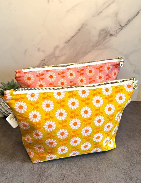 Gold and Pink Daisy 1.png