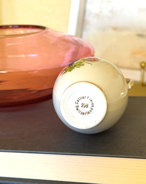 Porcelain Bud Vase 8.png