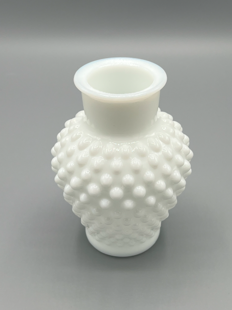 Hobnail Bud Vase 2.png