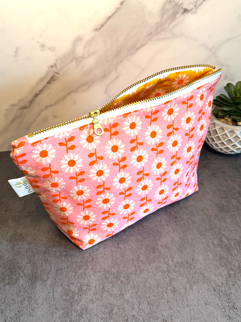 Pink Daisy 9 in 7.png