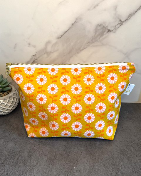 Gold Daisy 9 in 4.png