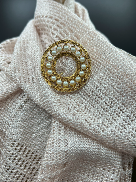 Round Gold and Pearl Brooch LG 1.png
