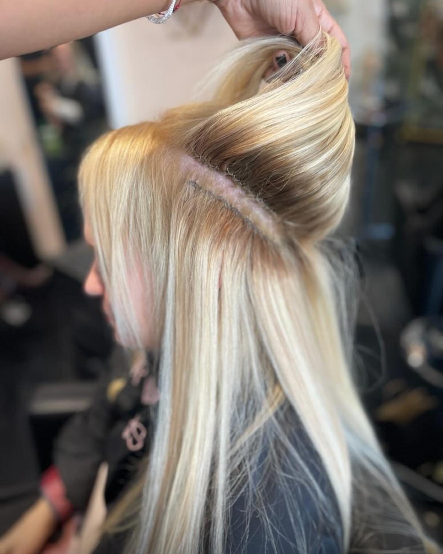 Seamless and undetectable while providing impressive length and fullness! 🌿  only uses up to 10% of your hair in the process! The rest of your hair is free to flow and grow 🕊
