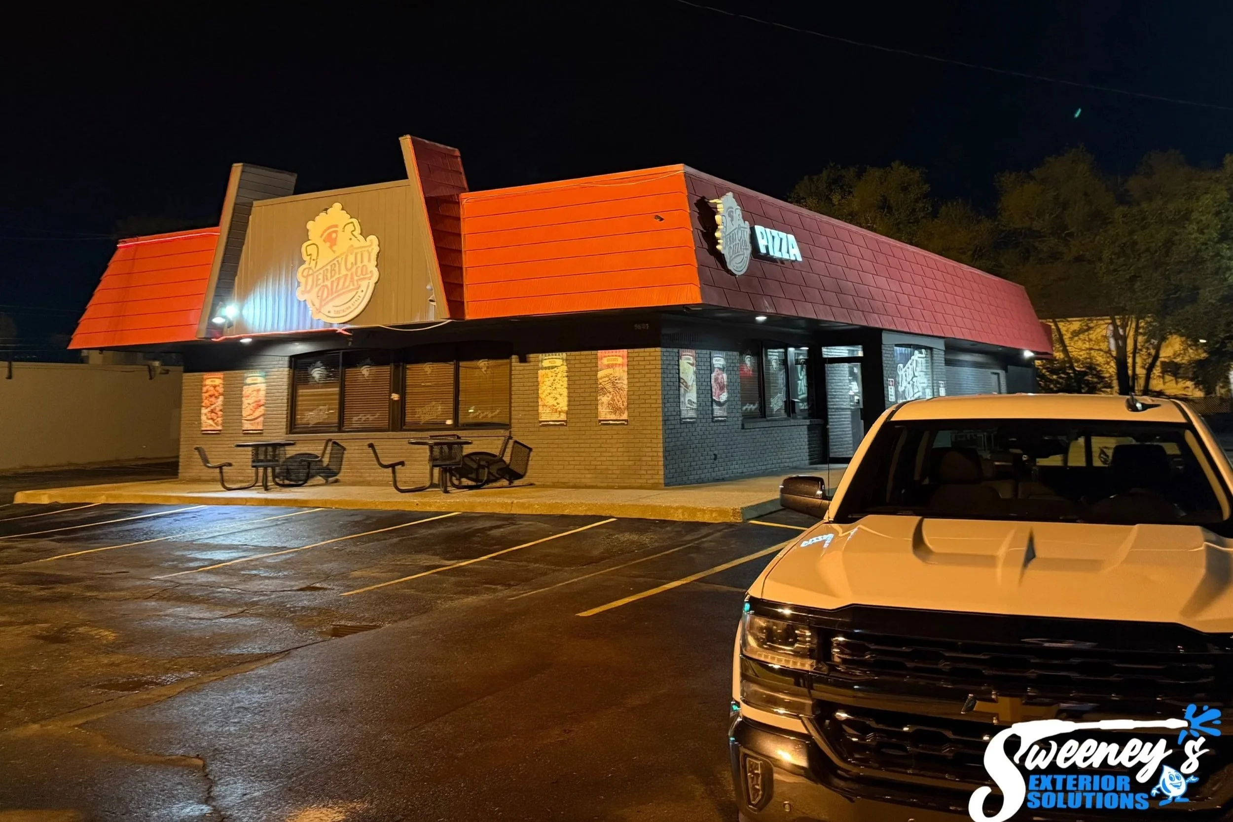 Nighttime photo of commercial property, Derby City Pizza in Louisville, KY after pressure wash cleaning.