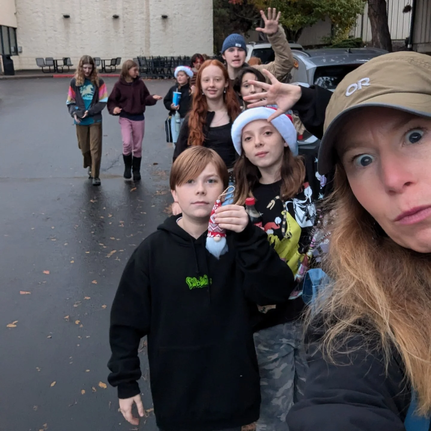 Dairy🍦Queen and Safeway were the destinations for yesterday's club, aka Goof Balls-R-Us.

We took the 2 cut through trails that run between Sherman and Clearwater to Cascade.

#80sWalkRollClub #walkingclub #hoodriver #hoodriverwalkandroll