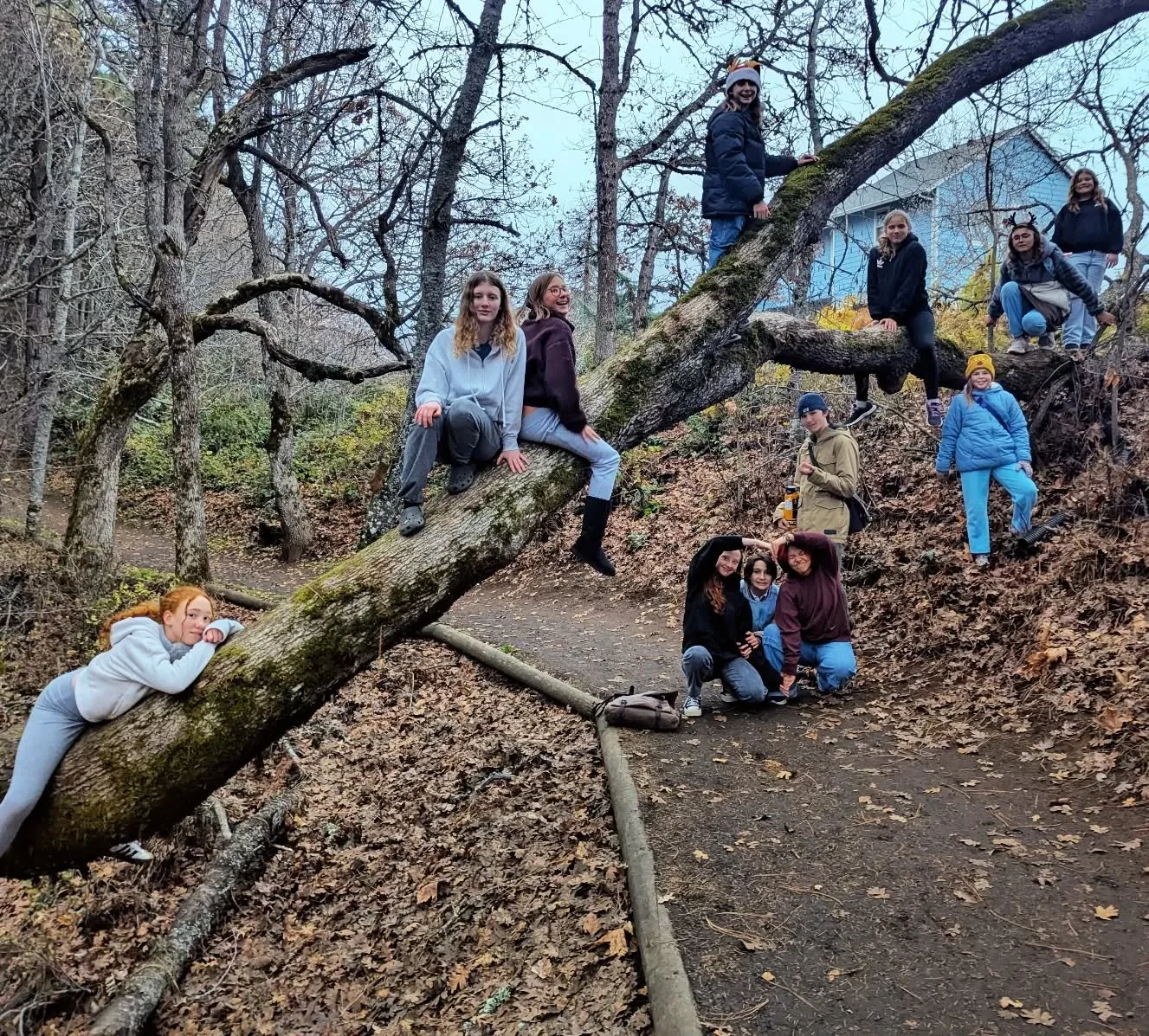 The skies may be gray and the air cold, but this group has warm hearts.

We walked the Indian Creek Trail from Union Street to Sieverkropp and were rewarded with @tropicali1.

#80sWalkRollClub #walkingclub #hoodriver #indiancreektrail