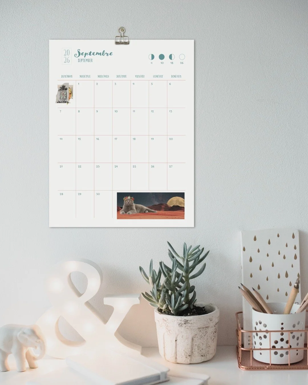 J'ai une petite nouveaut&eacute;. Un calendrier illustr&eacute; avec des collages surr&eacute;alistes ! 🎉🗓🖌
C'est une invitation &agrave; plonger dans un univers onirique tout au long de l&rsquo;ann&eacute;e. 

👉 Il est disponible sur mon site we