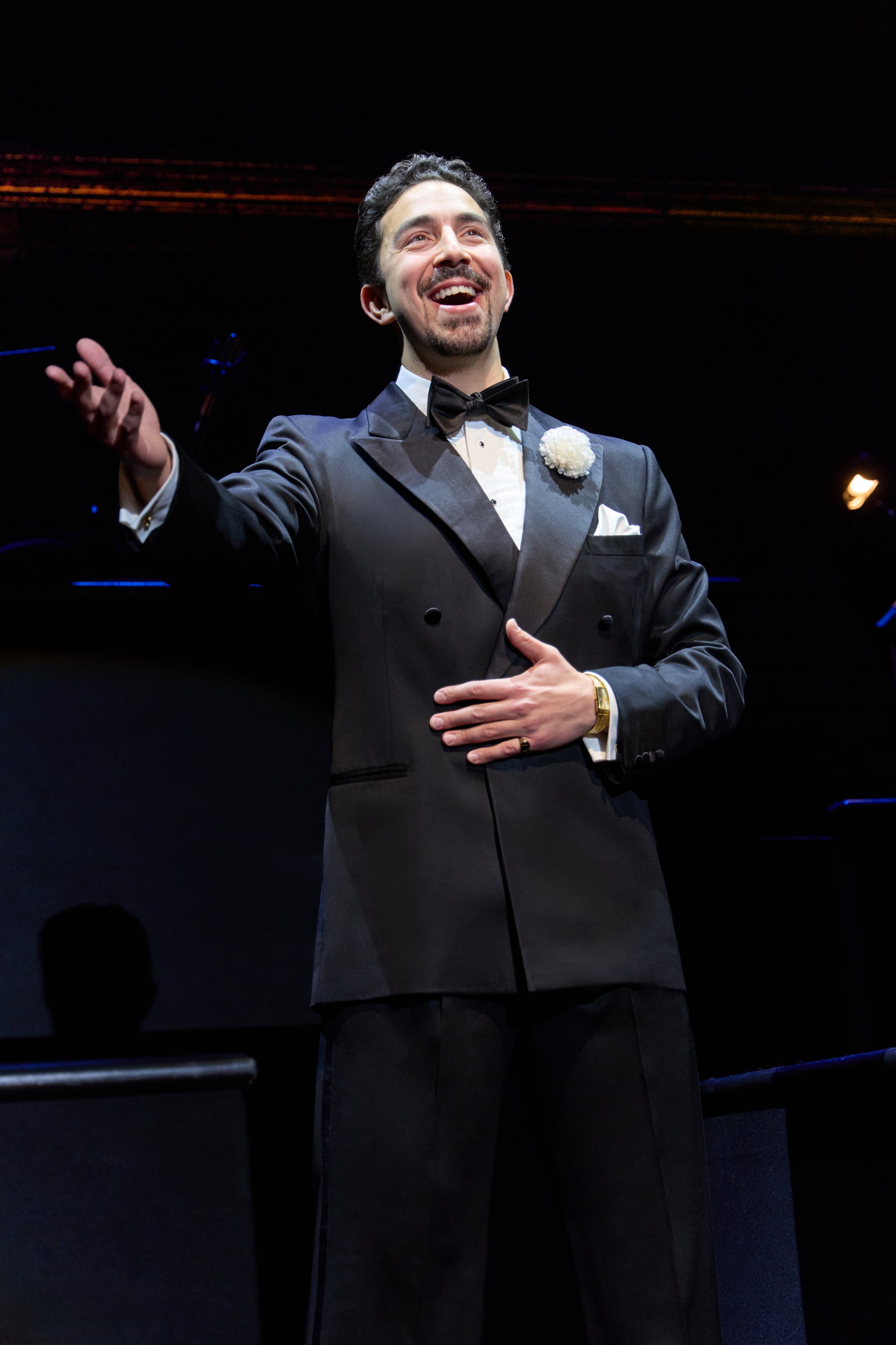 CHITOUR25_5023_Max Cervantes as Billy Flynn_Credit Jeremy Daniel.jpg