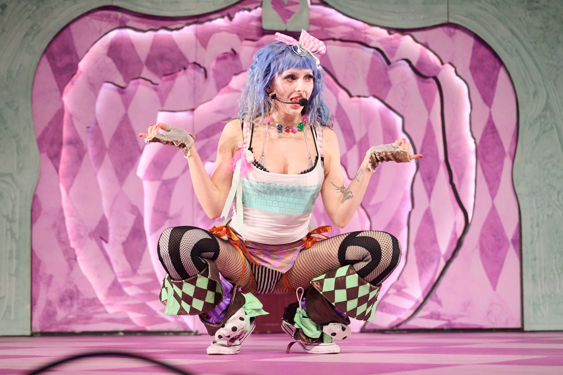 Ashnikko gave St Paul all the Smoochies on Tuesday Night