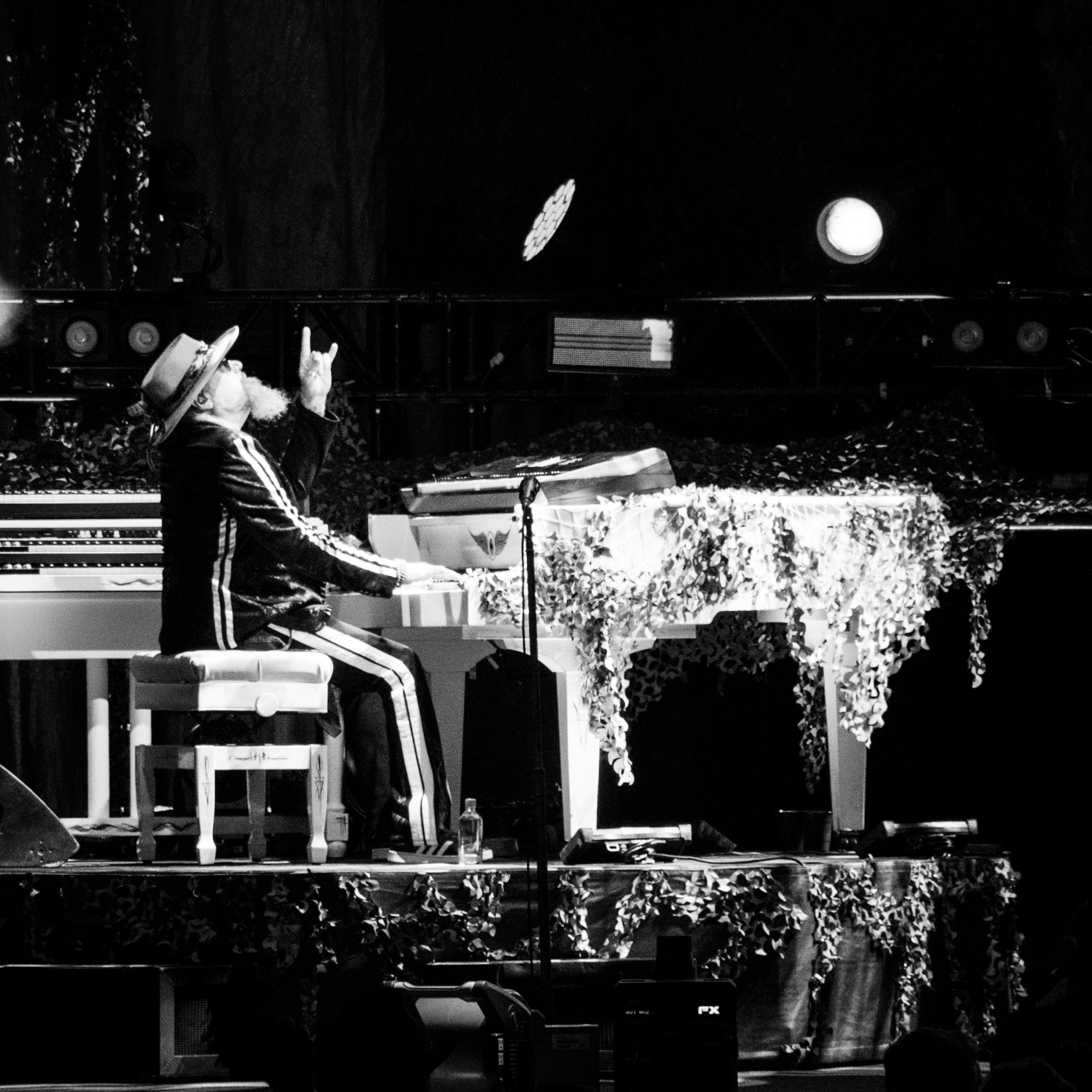 LYNYRDSKYNYRD-MYSTICLAKEAMPITHEATER-8--26-ASHBROWNPHOTO-02.jpg