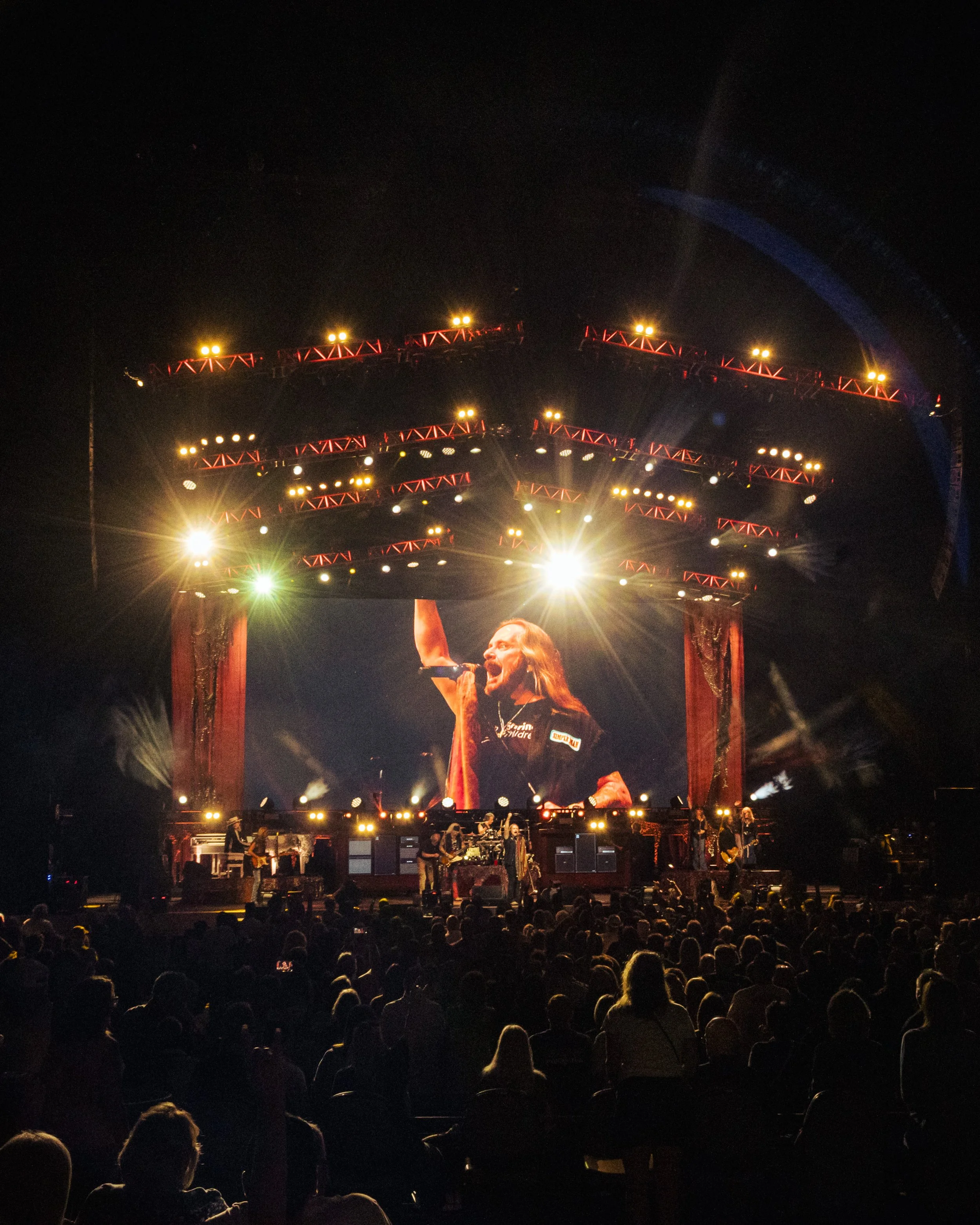 LYNYRDSKYNYRD-MYSTICLAKEAMPITHEATER-8--26-ASHBROWNPHOTO-11.jpg