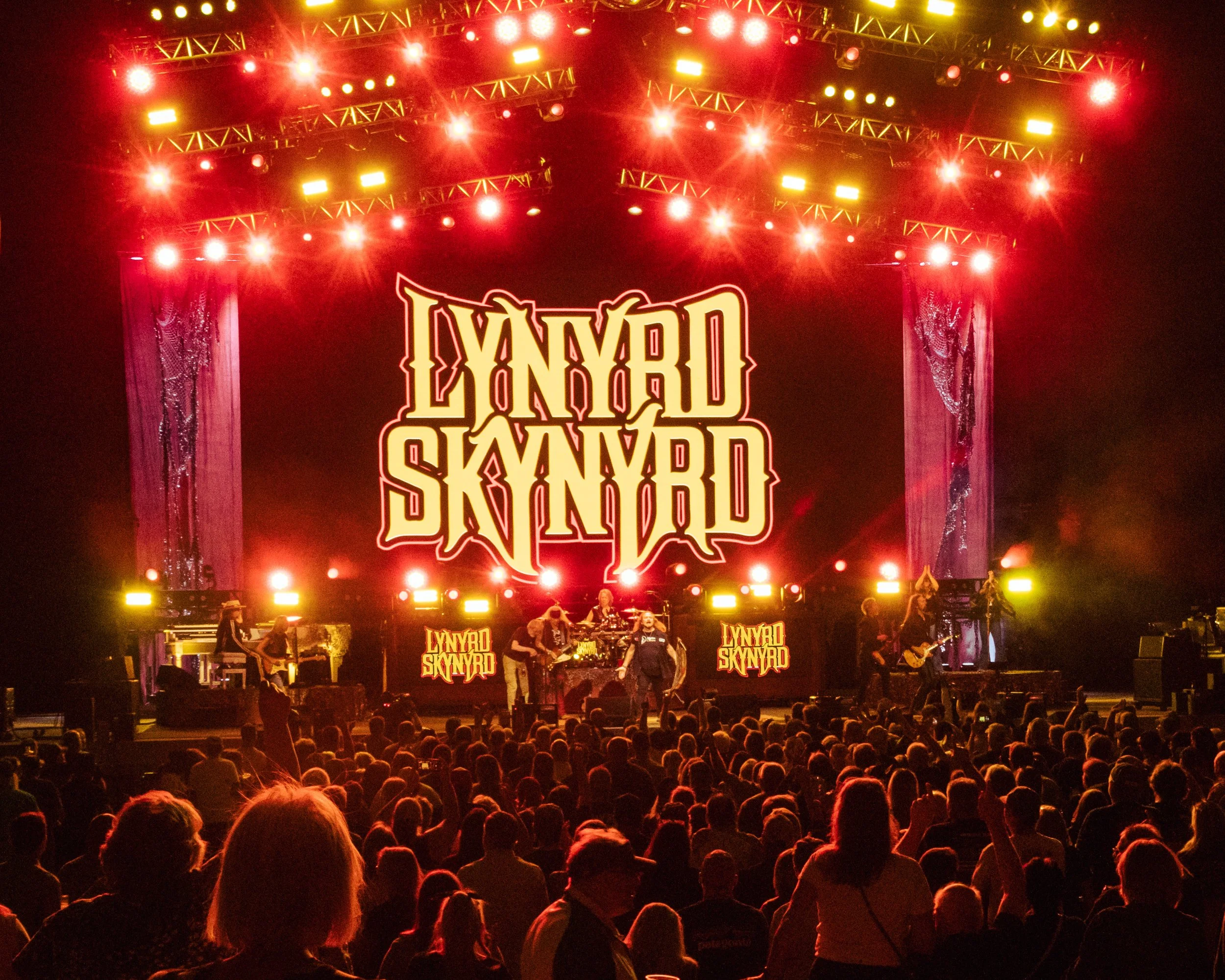 LYNYRDSKYNYRD-MYSTICLAKEAMPITHEATER-8--26-ASHBROWNPHOTO-12.jpg