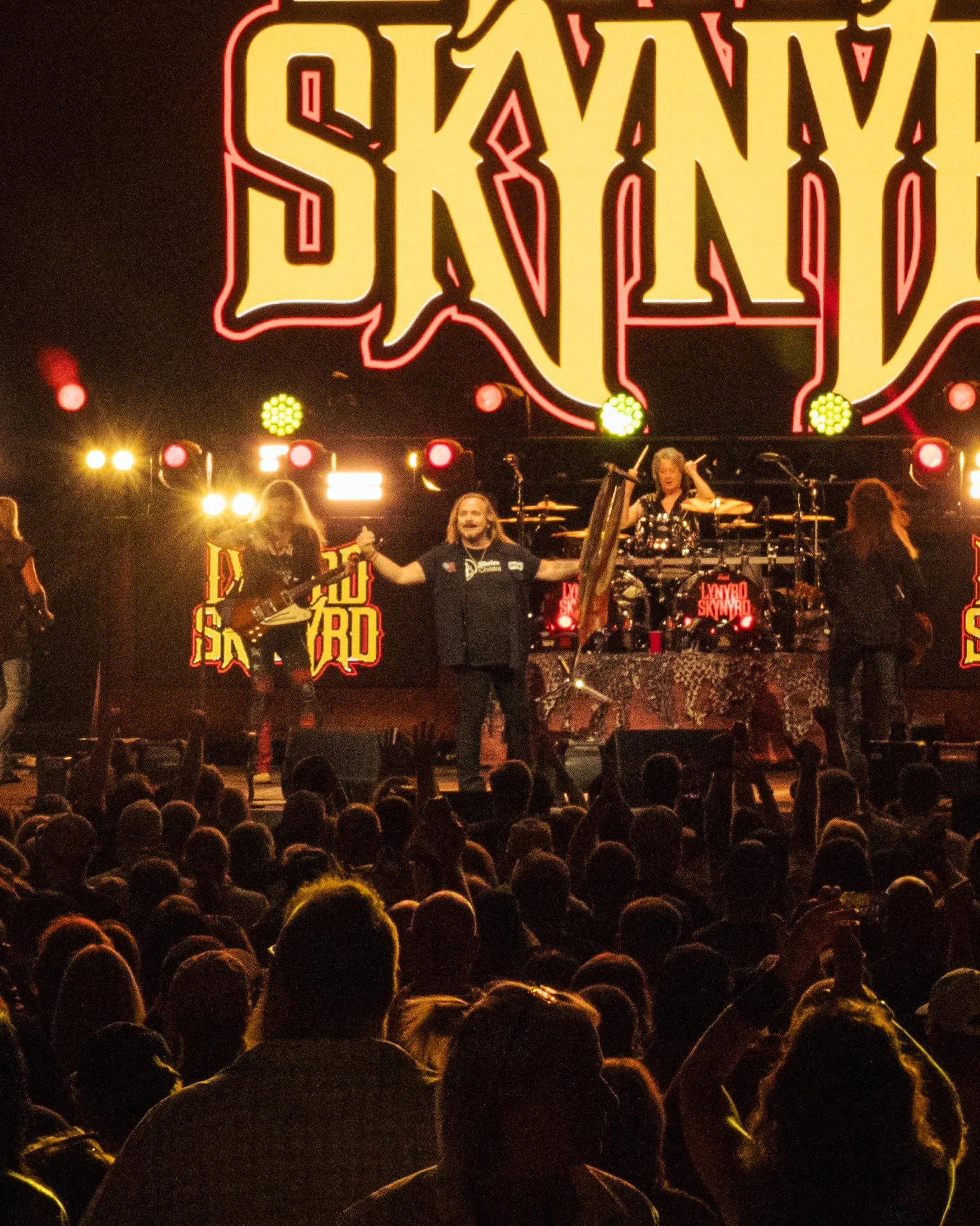 LYNYRDSKYNYRD-MYSTICLAKEAMPITHEATER-8--26-ASHBROWNPHOTO-15.jpg