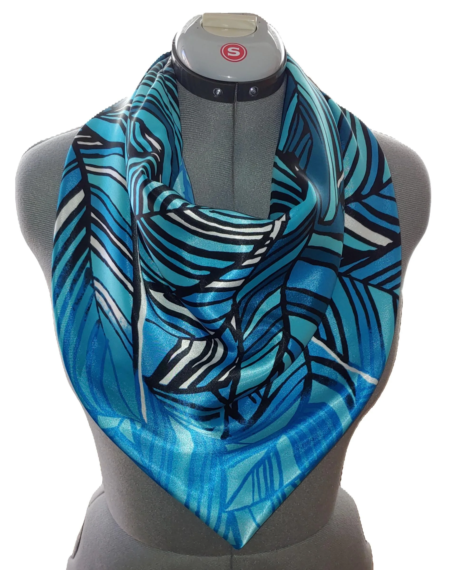 Blue+Breathe+Scarf+-+Clean+Feature+1+Deep+Sea.png
