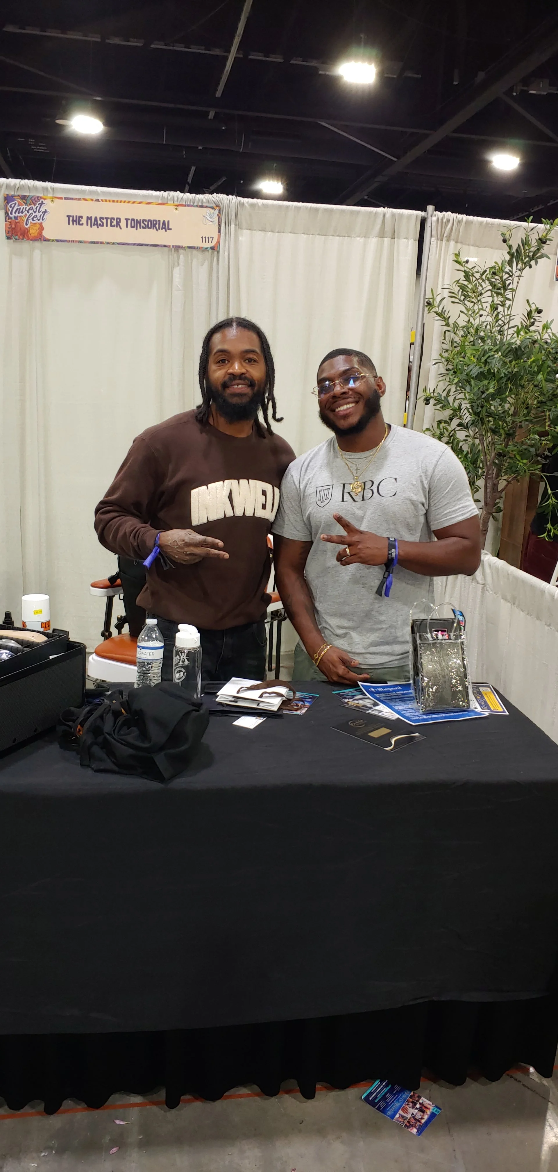 "Dandabarber"...Giving Personified
Dan spent 3 days giving free haircuts, lineups and shapeups to any and everyone that asked.  He worked with excellence and we can all learn from his example!