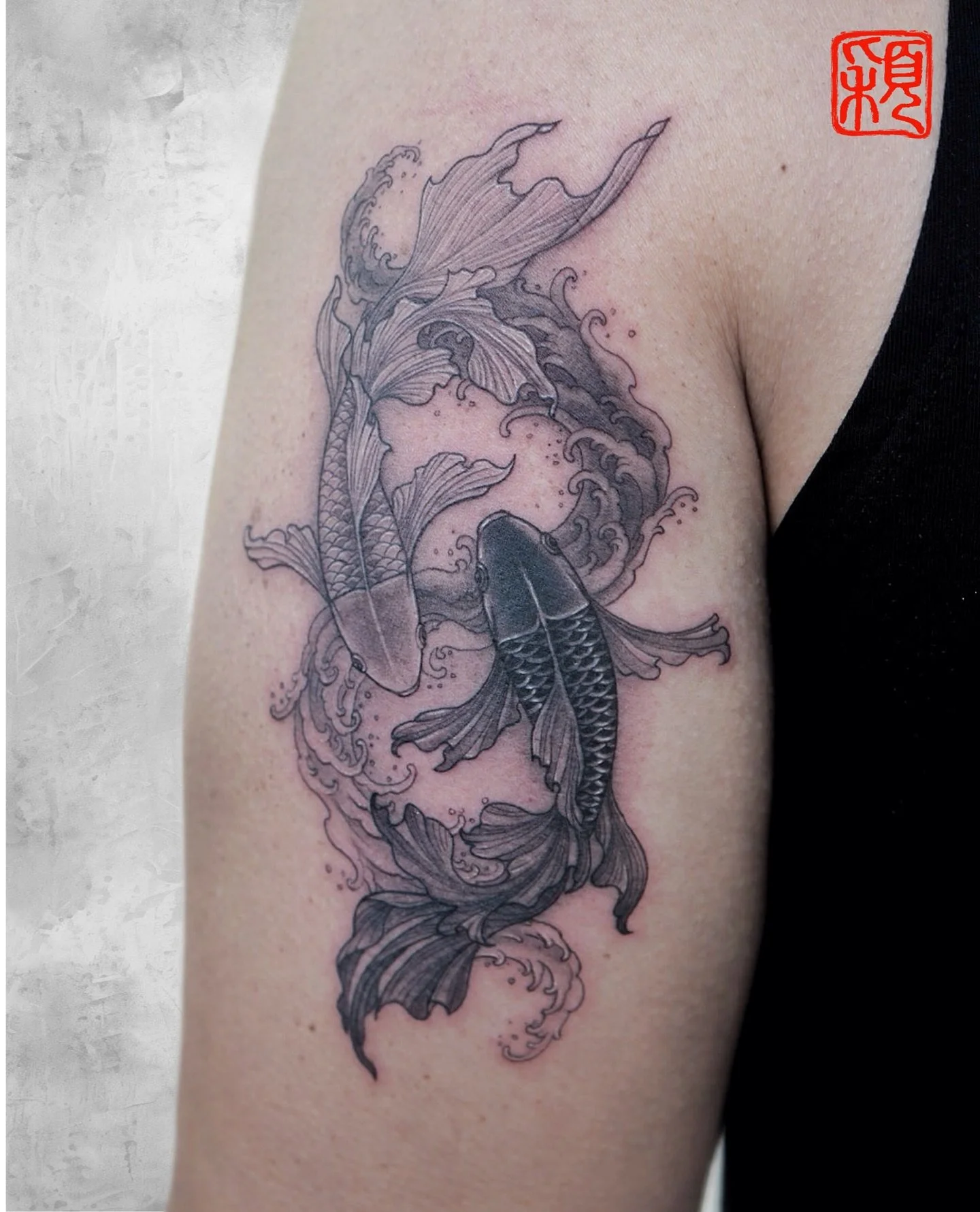 Two koi fish flowing in perfect balance &mdash; a symbol of perseverance, transformation, and harmony.
Soft black and grey tones meet fine line details to capture the fluid motion of water and life itself.
⁠
Tattoo by @gloriazhangtattoo ✨
📍West Holl