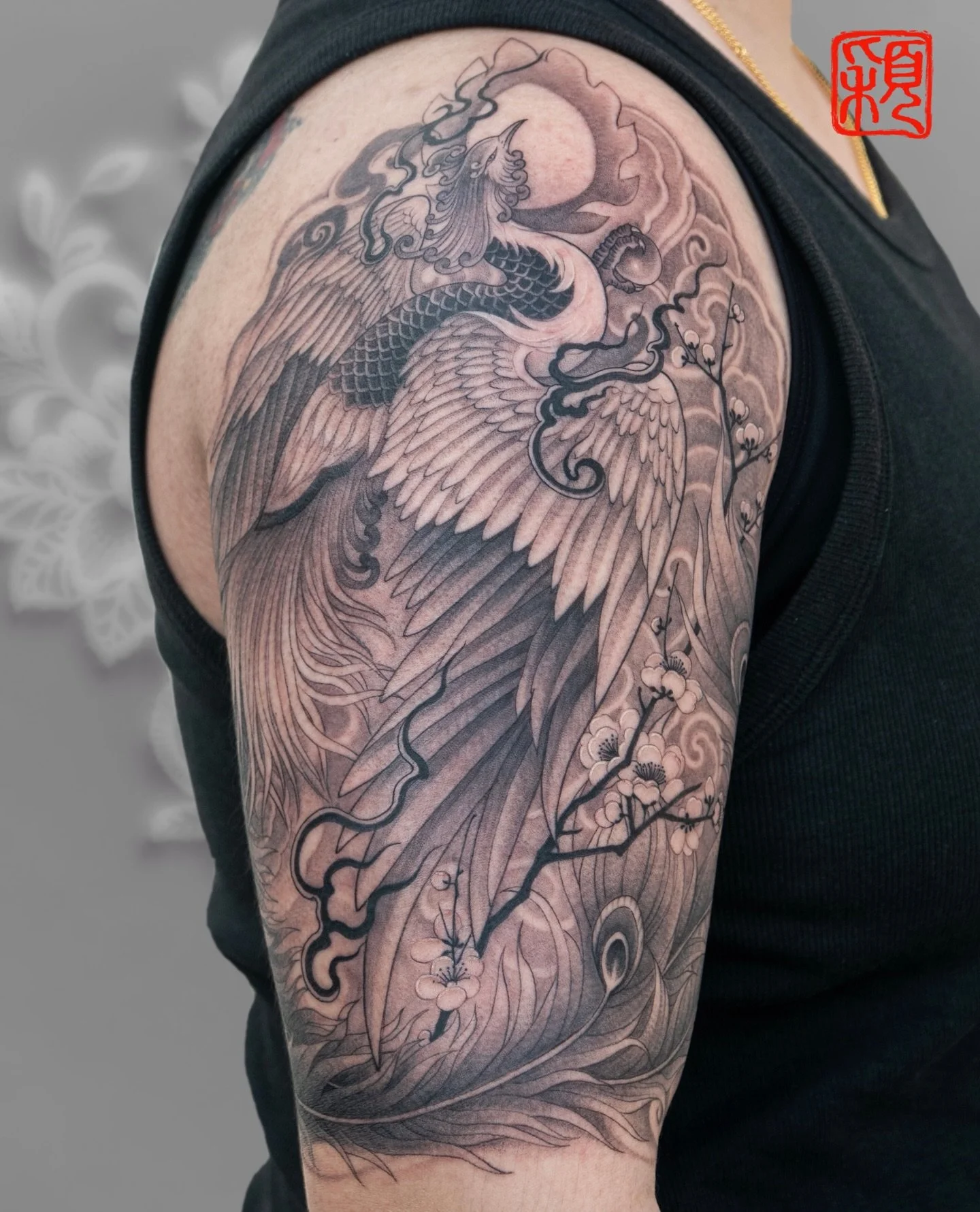 A phoenix in quiet ascent.

Soft black and grey,
layered feathers,
clouds drifting with the body.

Designed to flow with movement,
not just to be seen &mdash; but felt.

Done at Hailin Tattoo, Los Angeles.

#phoenixtattoo
#orientaltattoo
#chinesetatt