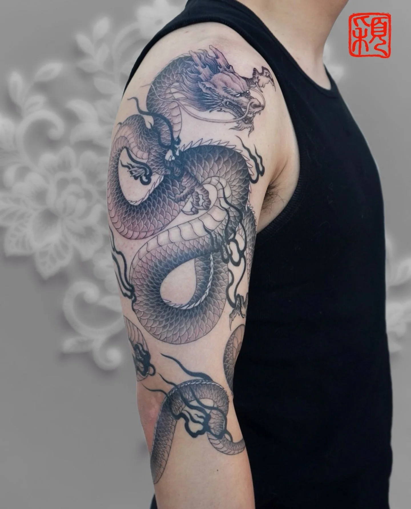Black &amp; grey dragon flowing through the arm with precision and balance.
Designed to move naturally with the shoulder and elbow, allowing the body to carry the rhythm of the dragon.
Clean scale structure. Controlled depth. No unnecessary elements.